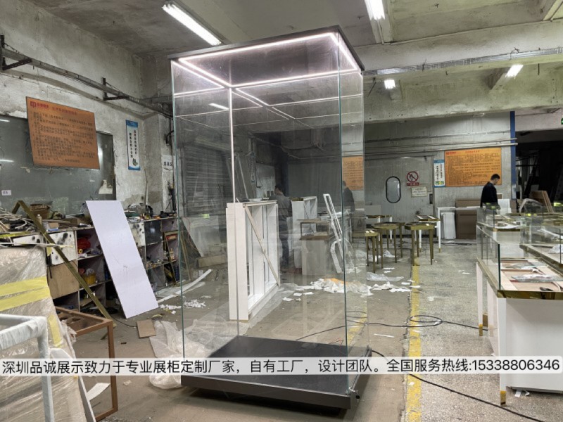 博物馆展柜定制：超白玻璃运用优势大公开